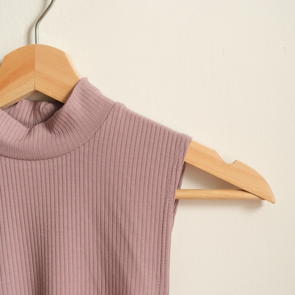 Mockneck Ribbed Knit tank top - Picture 2 of 4